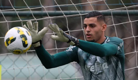 Palmeiras encaminha venda de Kaique e busca goleiro experiente