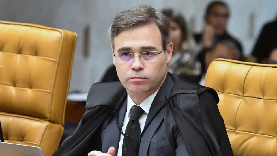 Mendonça amplia investigação sobre vazamento de dados sigilosos de inquérito contra Lulinha