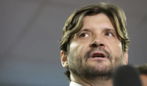 André do Prado pede cautela antes de votação do fim da escala 6×1 e alerta para risco de demissões