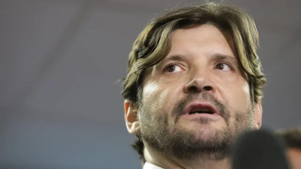 André do Prado pede cautela antes de votação do fim da escala 6×1 e alerta para risco de demissões