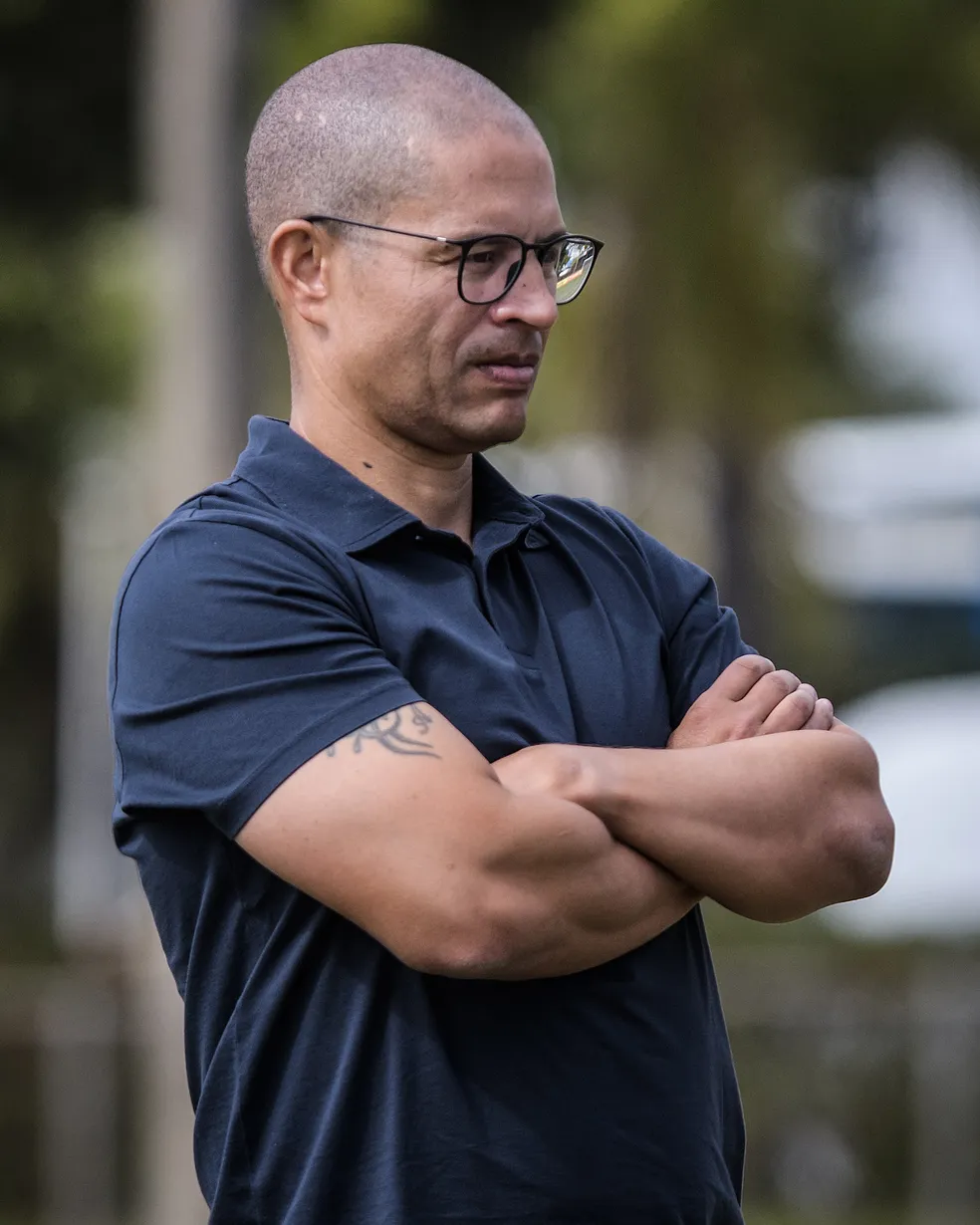 A passagem pelo clube mineiro foi decisiva para consolidar sua carreira. Alex se transformou em capitão, referência técnica e um dos principais jogadores do futebol brasileiro no início dos anos 2000.