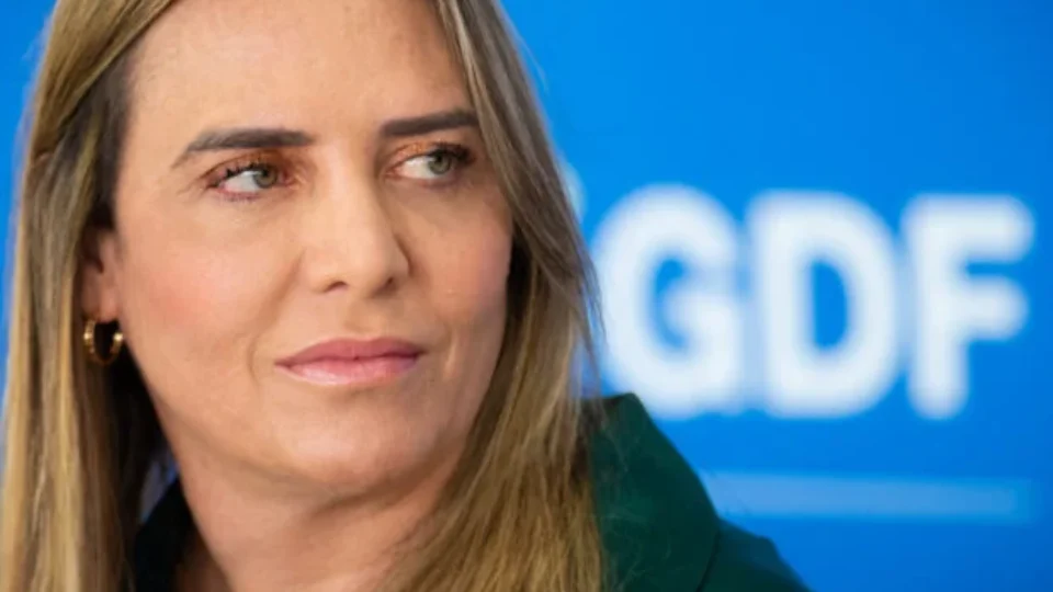 PSDB e Cidadania pedem investigação contra Celina Leão por uso de ônibus escolar em campanha