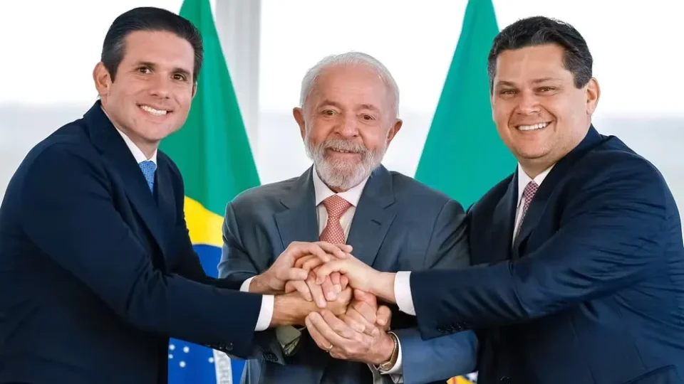 Lula se reúne com Motta e Alcolumbre para tentar destravar fim da “taxa das blusinhas”