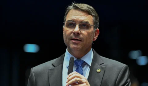 Mistério acaba hoje: Flávio Bolsonaro anuncia vice em meio a dificuldades para ampliar alianças