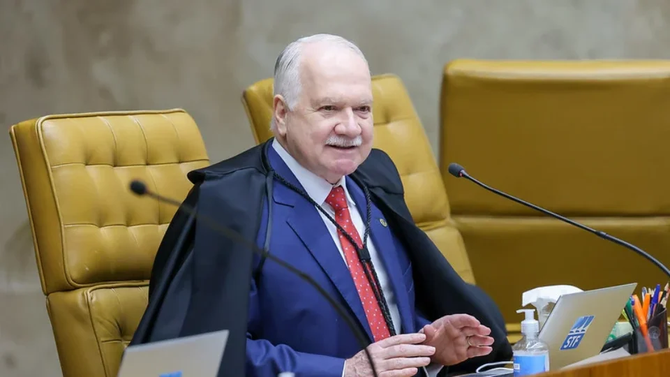 CNJ prepara projeto para limitar salários de magistrados no país