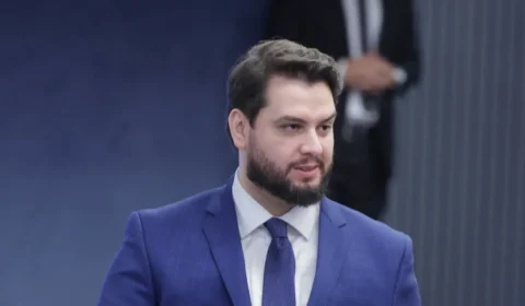 Defesa pressiona Moraes por visitas políticas a Filipe Martins