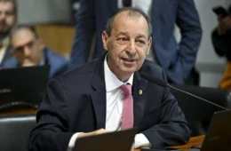 Omar Aziz promete acelerar fim da escala 6×1 no Senado