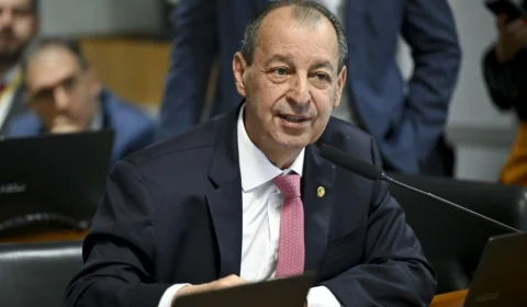 Omar Aziz promete acelerar fim da escala 6×1 no Senado