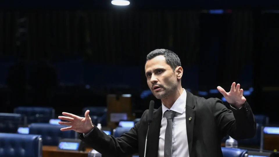 Republicanos reavalia veto e volta a discutir candidatura de Cleitinho ao governo de Minas Gerais