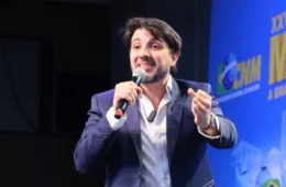 Renan Santos critica fim da escala 6×1 e promete barrar proposta