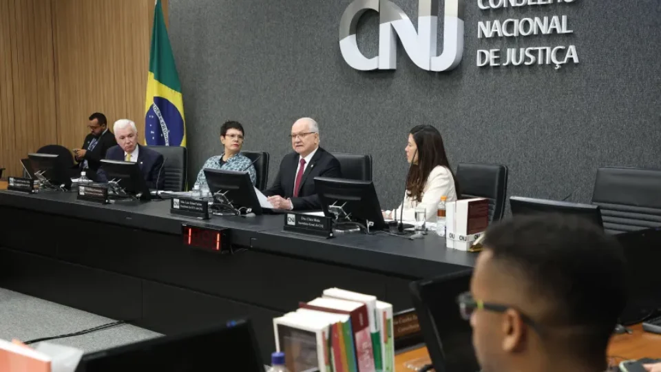 CNJ inicia debate sobre limite para salários de magistrados