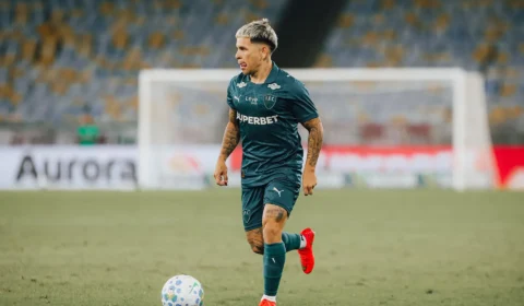 Soteldo cobra eficiência e liga alerta antes de Flu x Vasco