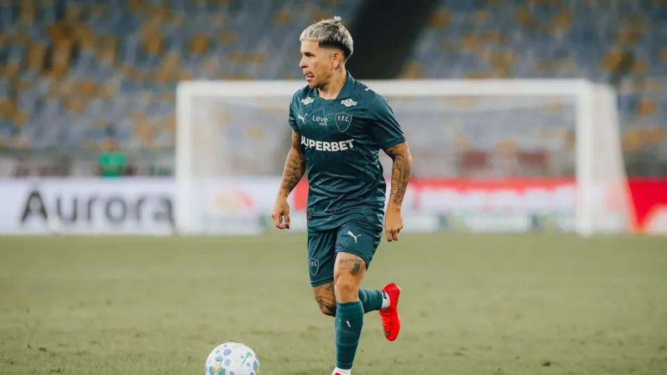 Soteldo cobra eficiência e liga alerta antes de Flu x Vasco