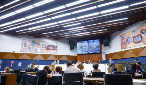 BH aprova LDO de 2027 com déficit e pressiona ajuste