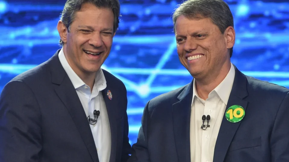 Haddad e Tarcísio se enfrentam em primeiro debate pelo governo de SP