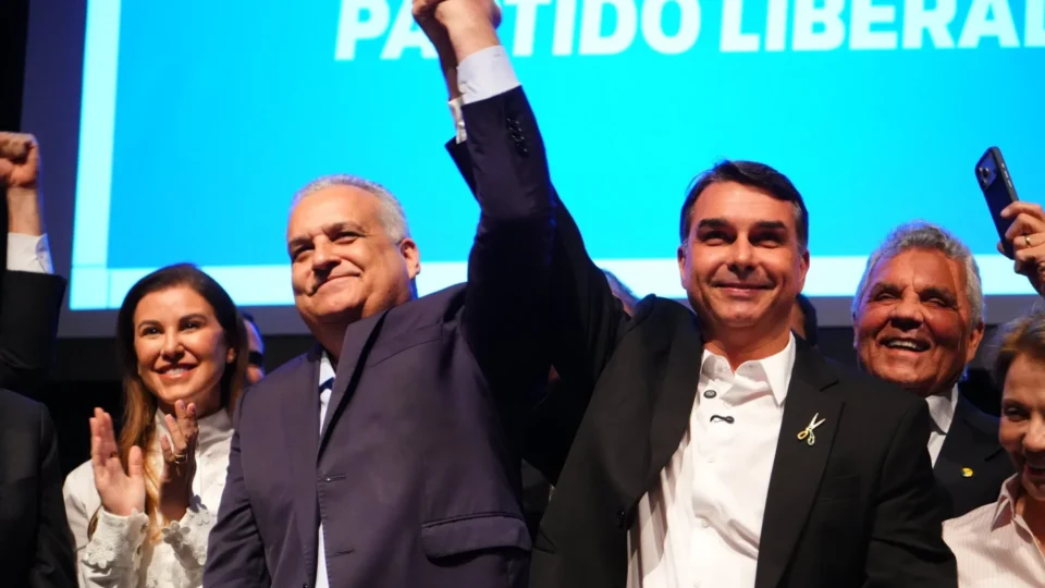 PL mantém vice de Flávio Bolsonaro apesar de acusações e pressão interna