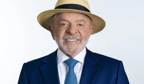 MPE aprova foto de Lula de chapéu na urna eletrônica 2026