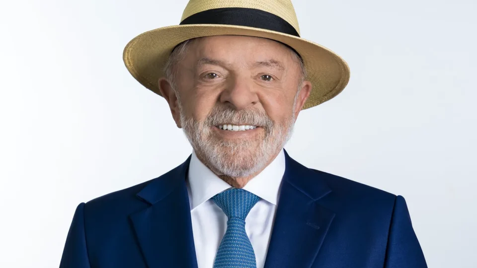 MPE aprova foto de Lula de chapéu na urna eletrônica 2026