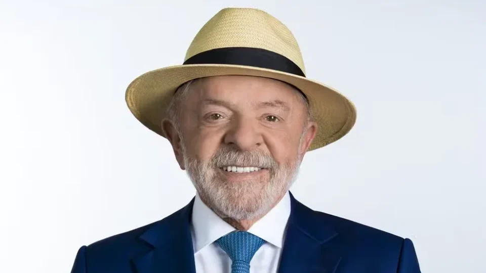 Lula poderá aparecer de chapéu na urna após análise do Ministério Público