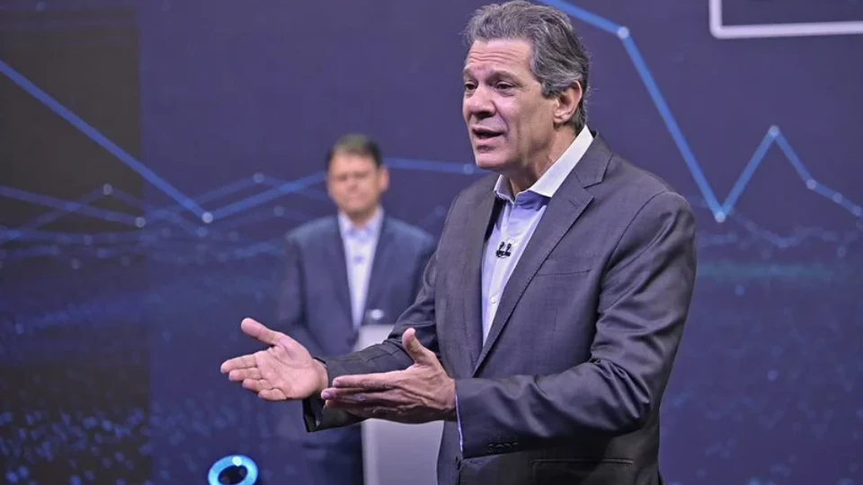 Tarcísio e Haddad trocam críticas em debate sobre educação, segurança e Cracolândia