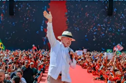 Lula inicia campanha com ataques à direita e defesa de maioria no Congresso