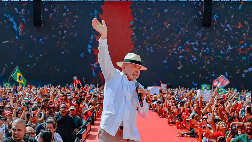 Lula inicia campanha com ataques à direita e defesa de maioria no Congresso