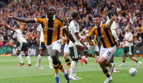 Hull City choca o Manchester United e faz história logo na estreia