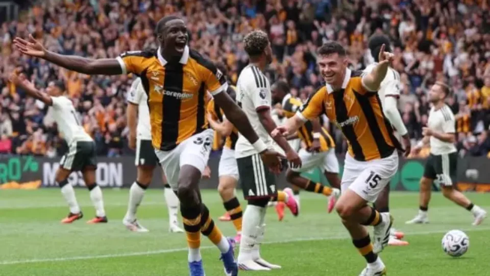 Hull City choca o Manchester United e faz história logo na estreia