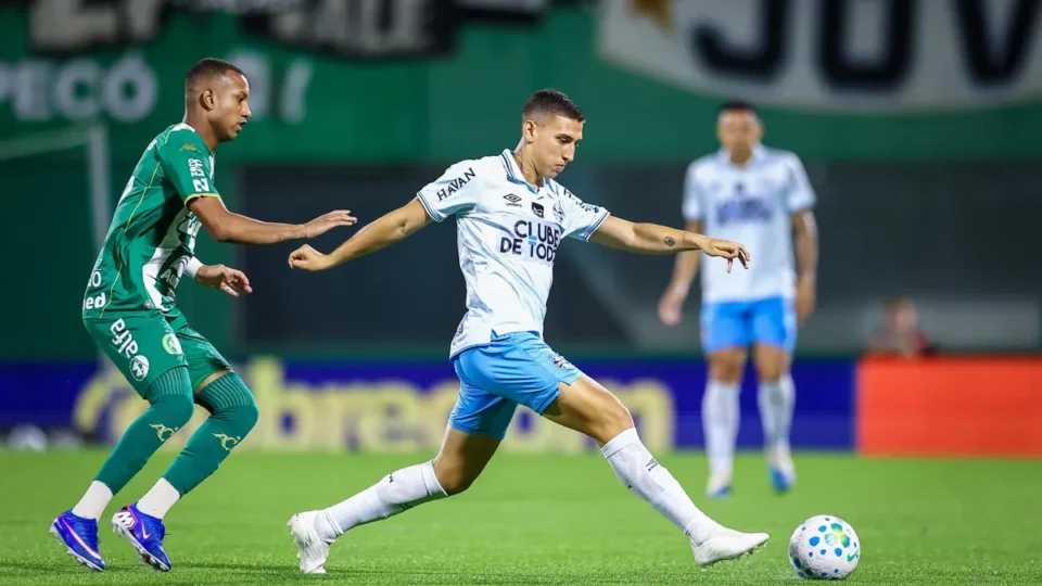 Grêmio empata com Chapecoense e mantém jejum de vitórias fora