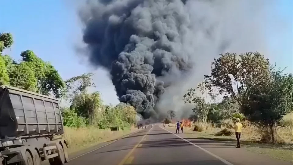 Acidente entre carretas e carros deixa quatro mortos em MS