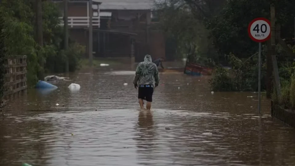 Rio Grande do Sul entra em alerta amarelo para tempestades até terça-feira