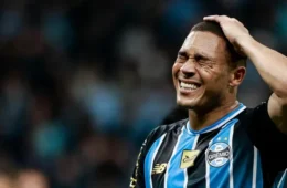 Pedido de Carlos Vinícius ao Grêmio trava renovação
