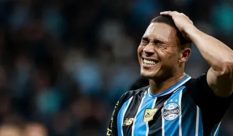 Pedido de Carlos Vinícius ao Grêmio trava renovação
