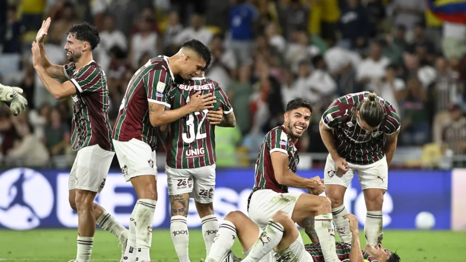 Fluminense x Athletico-PR: empate 3 a 3 mantém G-4