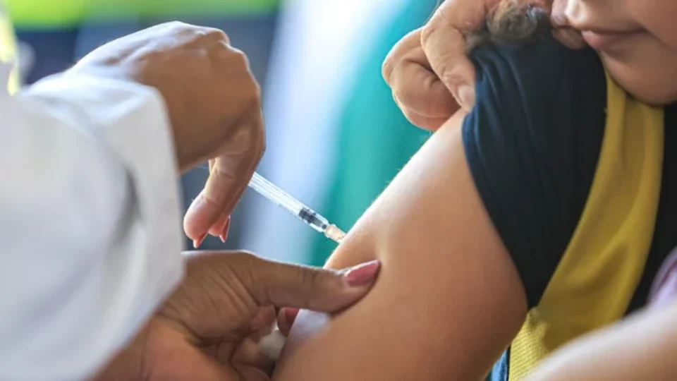 Dia D coloca 20 vacinas à disposição neste sábado; veja quem deve procurar um posto