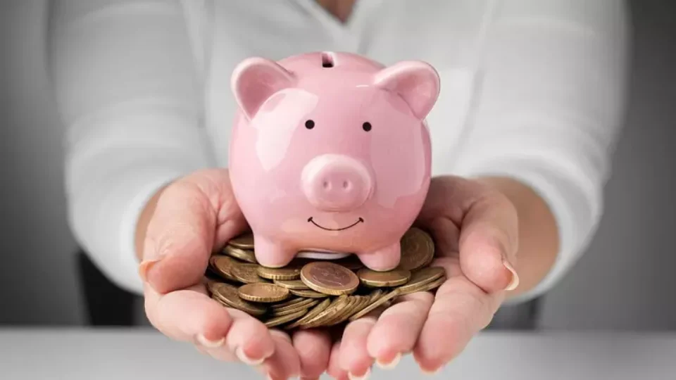 Mercado reduz previsão da Selic pela primeira vez desde março e vê corte em 2026