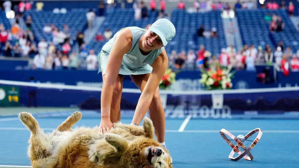 Iga Swiatek vence WTA Canadá e sobe no ranking antes do US Open