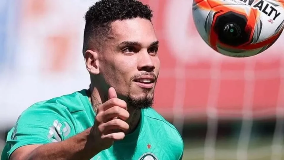 Palmeiras freia volta de Paulinho e mantém cautela