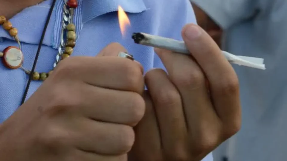 Usou drogas em local público? Nova lei prevê multa de R$ 1,5 mil em BH