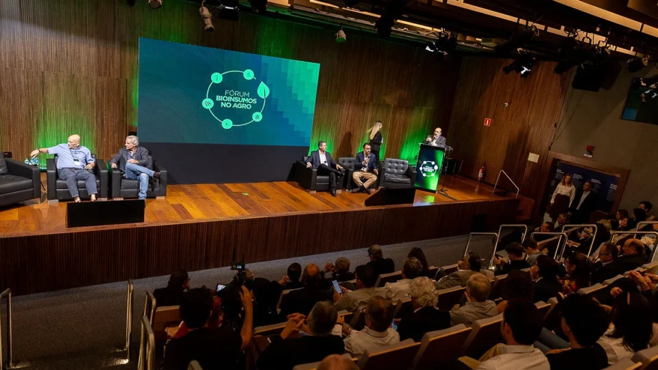 Bioinsumos ganham espaço no agro e colocam regulação e inovação no centro do debate