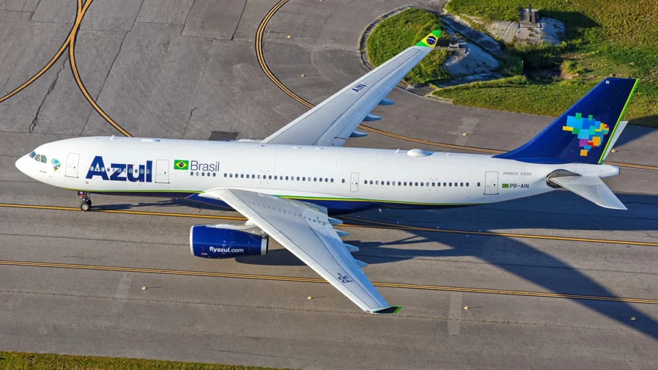 Airbus A330 Azul sai da pista em Fairbanks; tripulação está bem