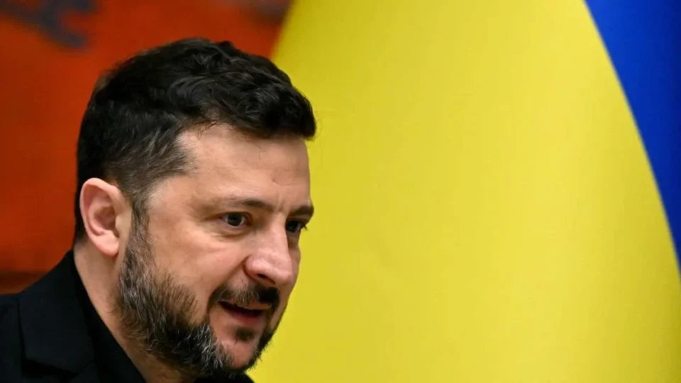 Rússia e Ucrânia buscam alternativa ao Starlink, diz Zelensky