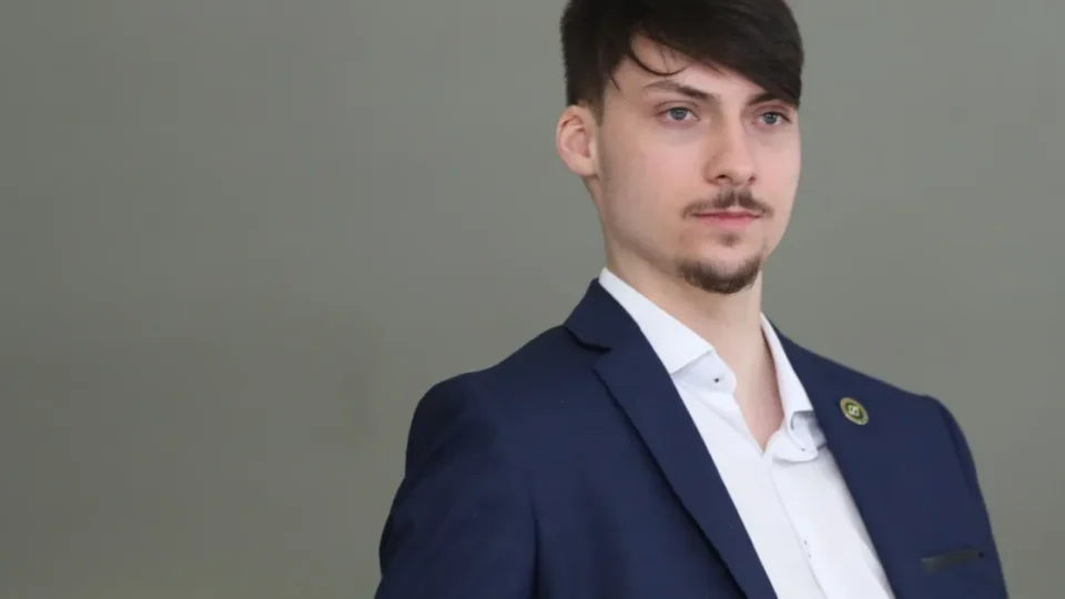 Jair Renan quadruplica patrimônio e omite orientação sexual