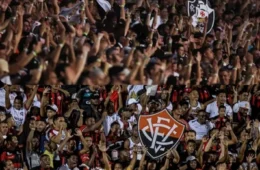 Vasco e Vitória fazem duelo decisivo pelas quartas da Copa do Brasil; veja onde assistir
