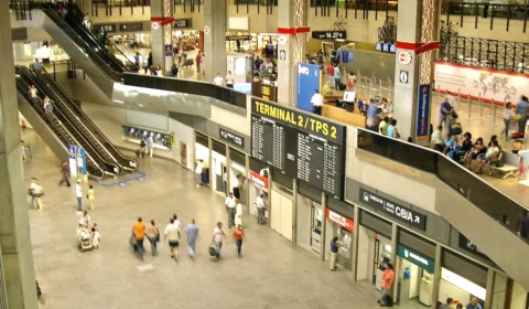 Drones interrompem voos em São Paulo e fecham aeroporto de Guarulhos por 30 minutos