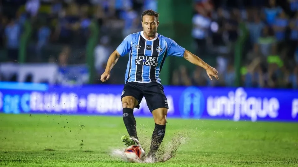 Diretor executivo do Grêmio revela por que abriu mão de Arthur