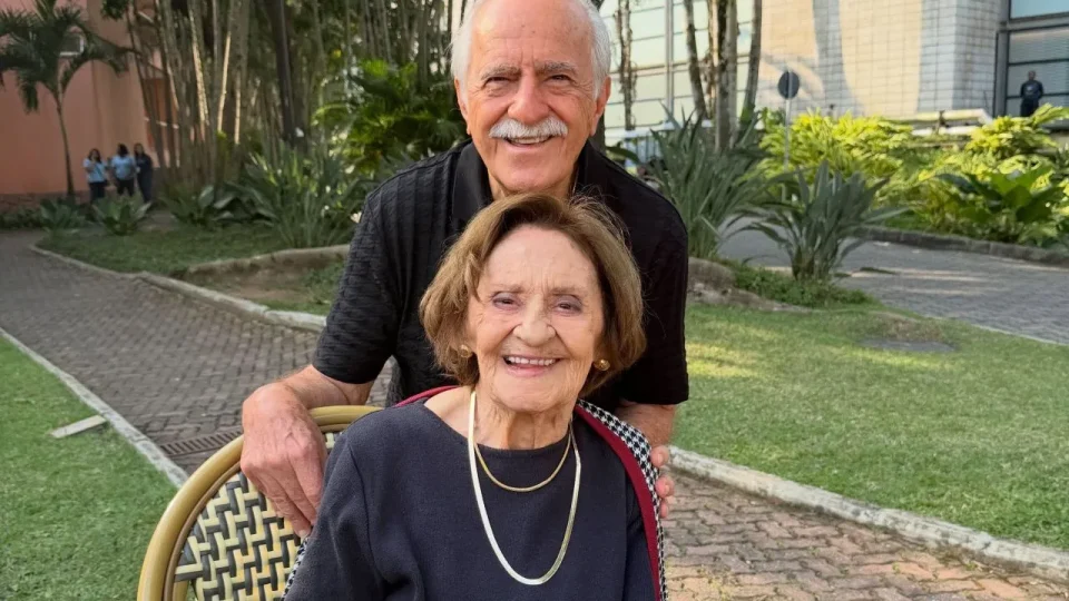 Ary Fontoura se despede de Laura Cardoso com homenagem emocionante