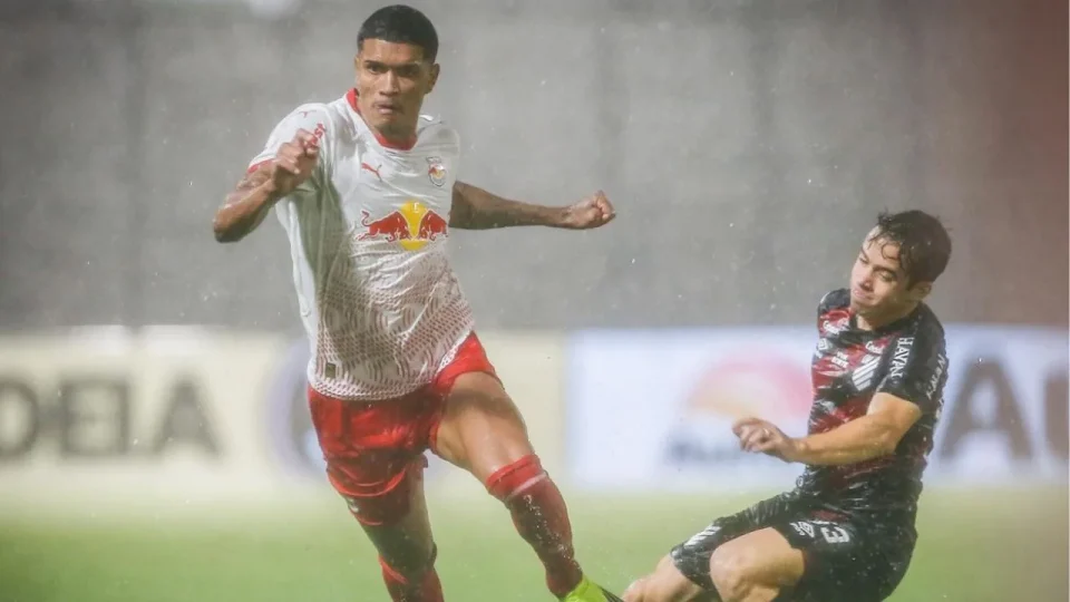 Escalações de Athletico-PR x Bragantino hoje às 18h30 e onde ver