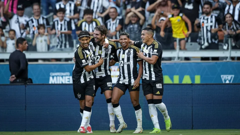 Atlético-MG goleia Grêmio por 3 a 0 e sobe na tabela do Brasileirão