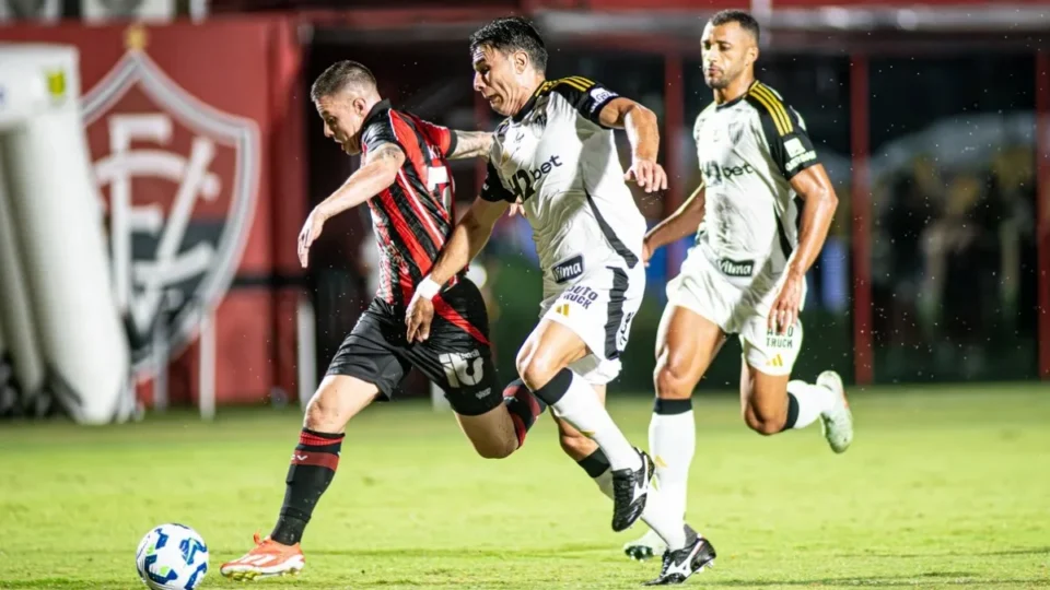 Atlético-MG x Vitória: Galo poupa titulares antes de decisão e Leão tenta aproveitar chance na Arena MRV